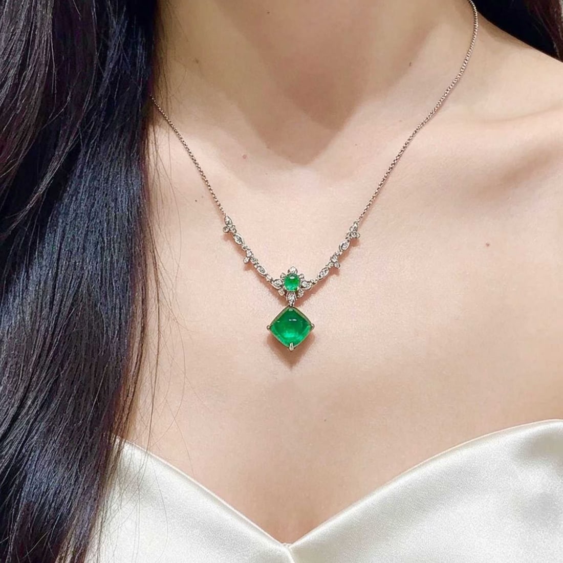 14k Gold 3.8 Ct Natural Emerald & Diamond Necklace - 4