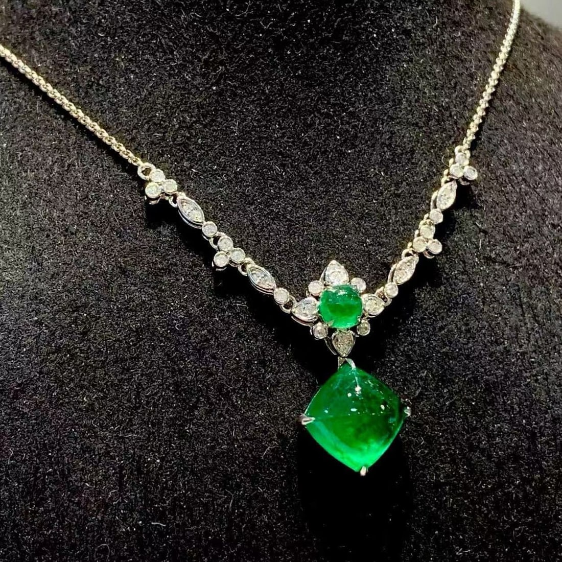 14k Gold 3.8 Ct Natural Emerald & Diamond Necklace - 5