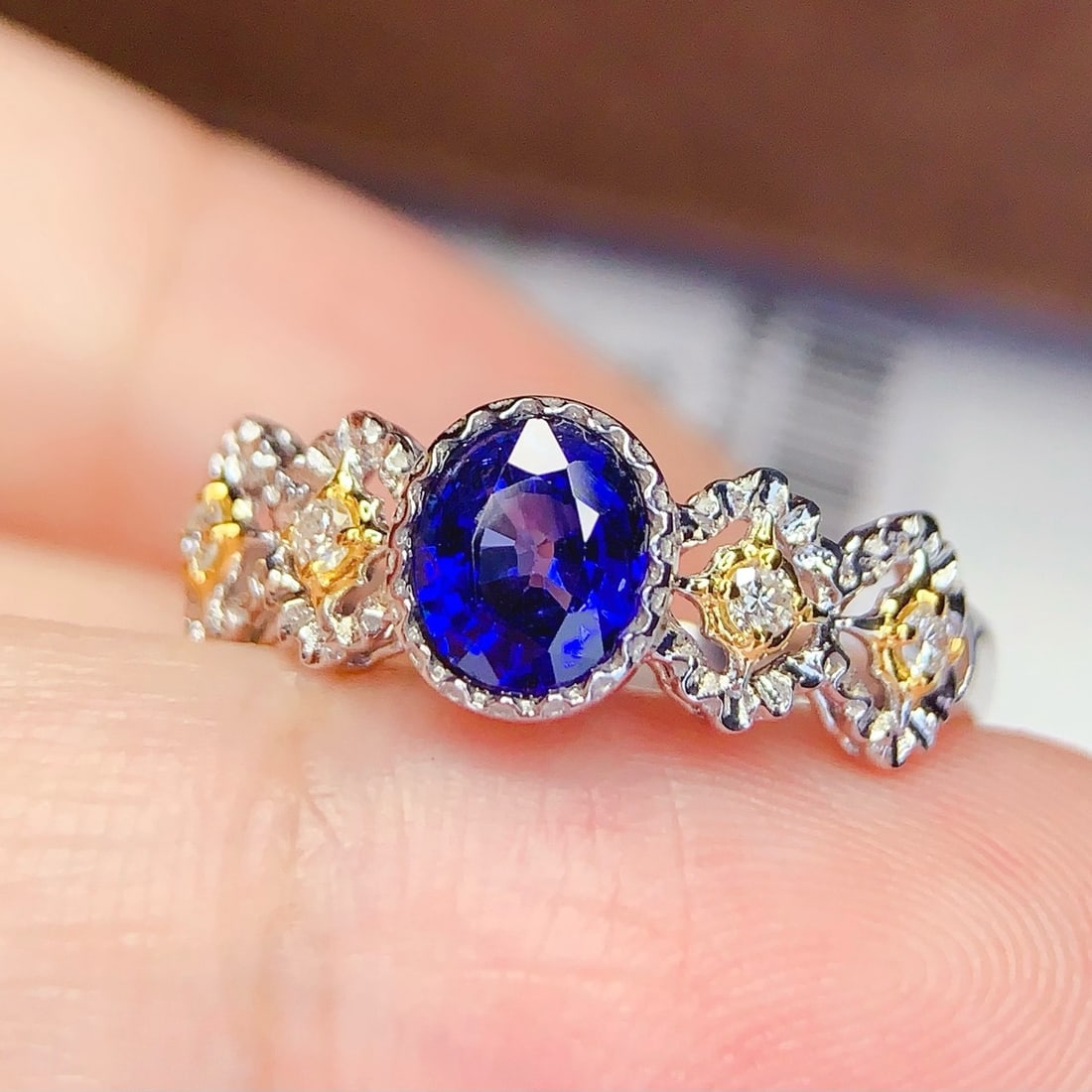 14k Gold 0.85 Ct Natural Sapphire & Diamond Ring: Ref:231188304 // gold content:14k gold // ring size:7. 25us // // main gemstone:sapphire // shape:oval // carat weight:0. 85ct // color:blue // treatment:natural // // adjacent gemstone 2 : diamond