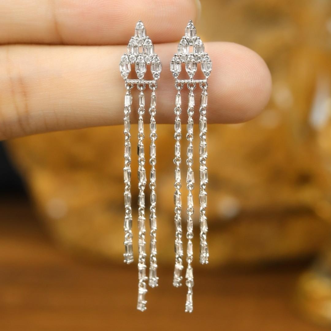 14k Gold 0.60 Ct Natural H Diamond Earrings: Ref:231188314 // gold content:14k gold // main gemstone:diamond // shape:multiple // carat weight:0. 60ct // clarity grade:vs-si // color:h // treatment:natural // Condition: New Low Estimate: 1800.00