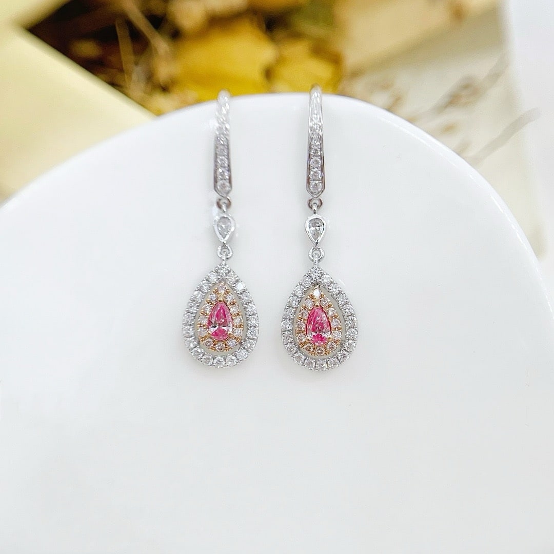 14k Gold 0.64 Ctw Natural Pink Diamond & Diamond Earrings: Ref:231188315 // gold content:14k gold // main gemstone:pink diamond // shape:pear // carat weight:0. 18ct // color:pink // treatment:natural // // adjacent gemstone 2 : diamond // shape:round //