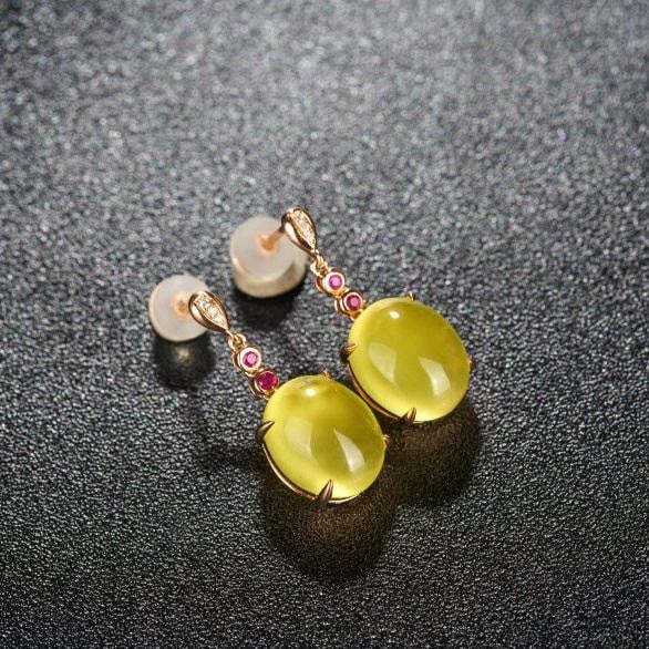 14k Gold 9.63 Ct Natural Prehnite & Diamond & Ruby Earrings: Ref:231188336 // gold content:14k gold // main gemstone:prehnite // shape:oval // carat weight:9. 63ct // color:yellow // treatment:natural // // adjacent gemstone 2 : diamond // number of stones:6 //