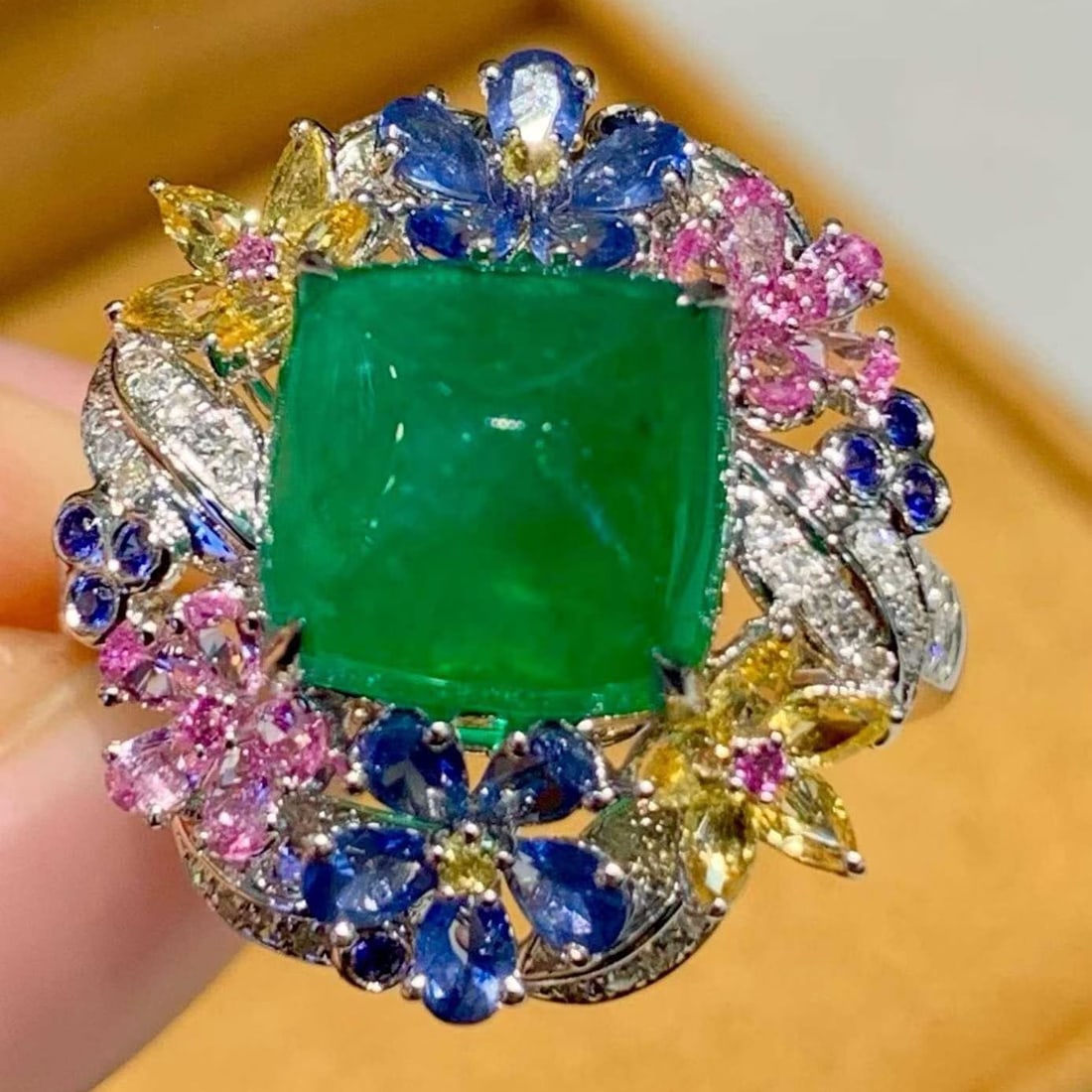 14k Gold 4.05 Ct Natural Emerald & Diamond & Sapphire Ring - 2