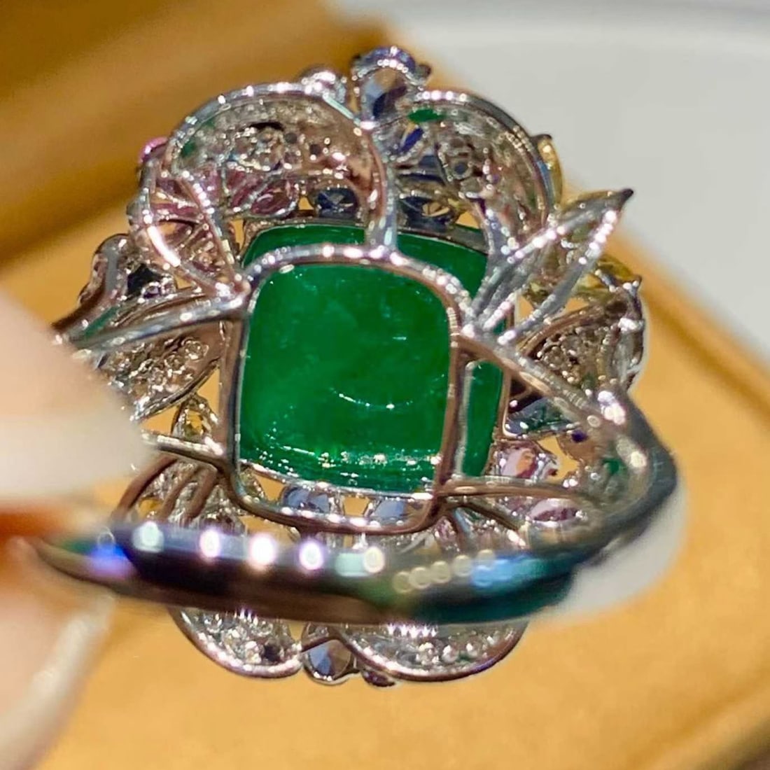 14k Gold 4.05 Ct Natural Emerald & Diamond & Sapphire Ring - 3
