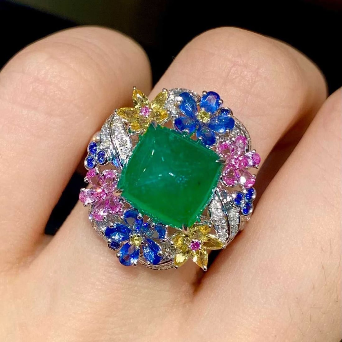14k Gold 4.05 Ct Natural Emerald & Diamond & Sapphire Ring - 4