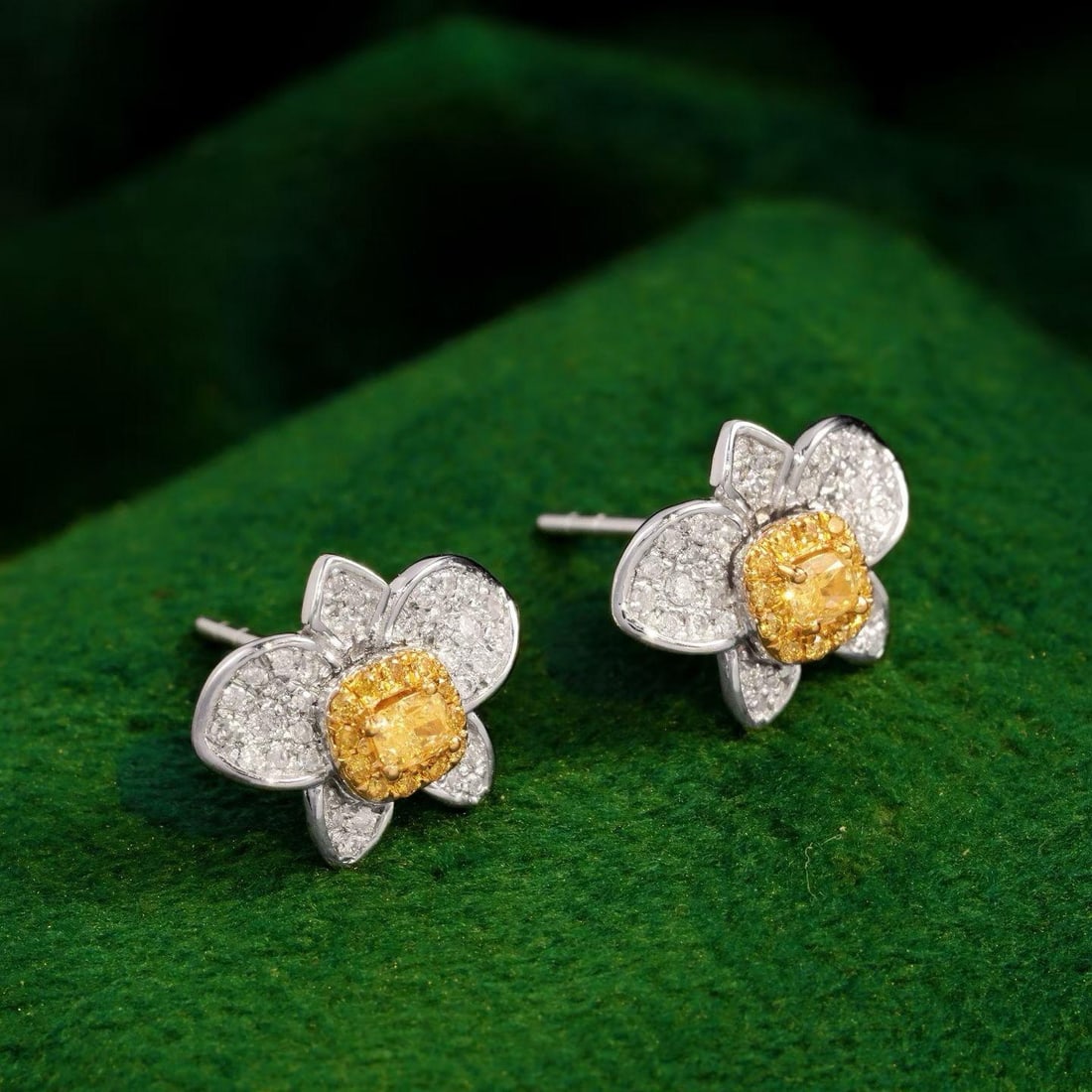 14k Gold 0.50 Ct Natural Color Diamond Earrings - 6