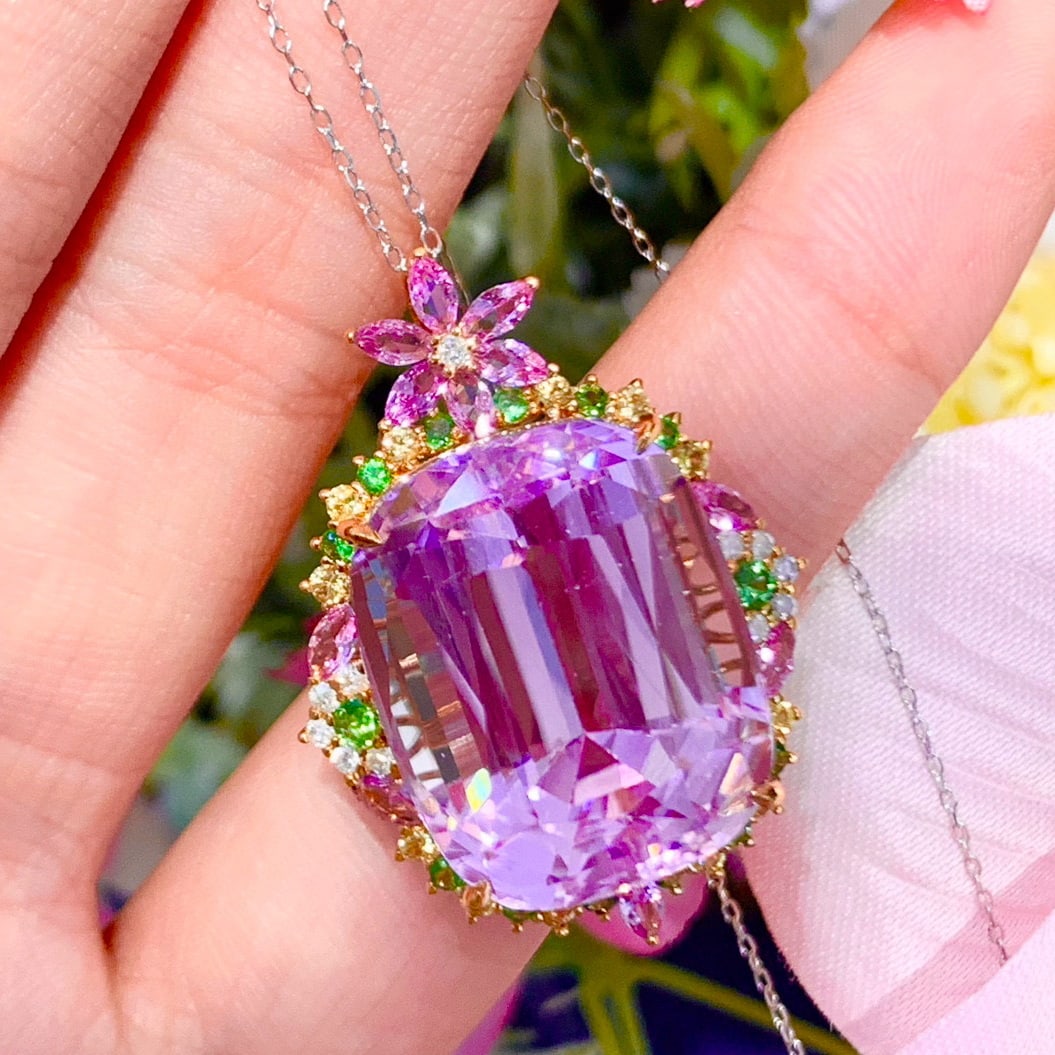 14k Gold 37.58 Ct Natural Kunzite & Diamond & Coloured Gemstone Pendant( Without Chain ): Ref:231188373 // gold content:14k gold // main gemstone:kunzite // shape:cushion // carat weight:37. 58ct // color:pinkish purple // treatment:natural // // adjacent gemstone 2 : diamond // shape:roun