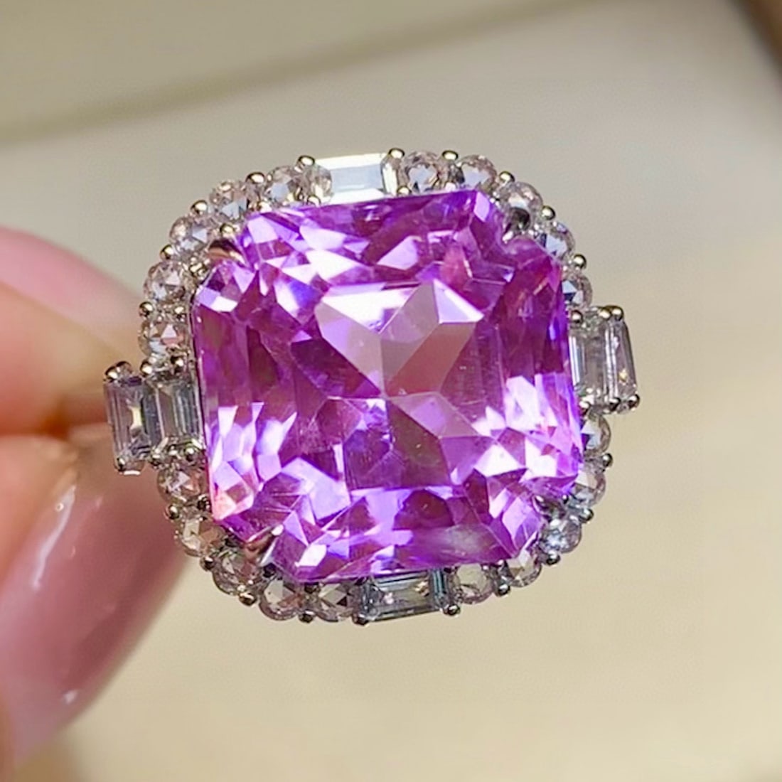 14k Gold 11.35 Ct Natural Kunzite & Sapphire Ring: Ref:231188420 // gold content:14k gold // ring size:7. 25us // // main gemstone:kunzite // shape:octagonal // carat weight:11. 35ct // color:pinkish purple // treatment:natural // // adjacent gemstone