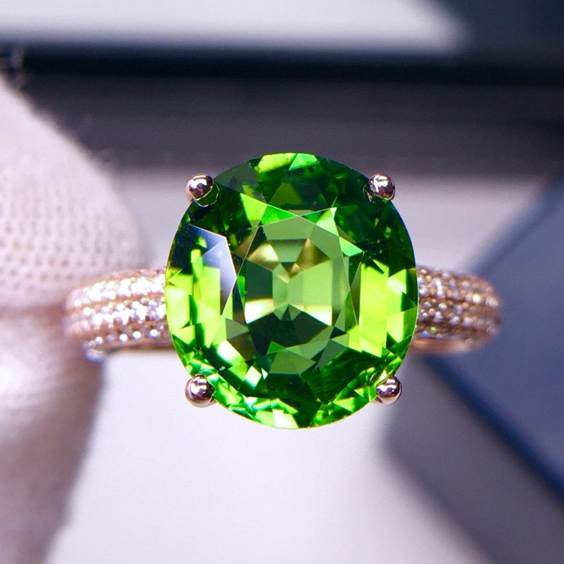14k Gold 4.21 Ct Natural Tourmaline & Diamond Ring: Ref:231188428 // gold content:14k gold // ring size:7. 25us // // main gemstone:tourmaline // shape:oval // carat weight:4. 21ct // color:green // treatment:natural // // adjacent gemstone 2 :