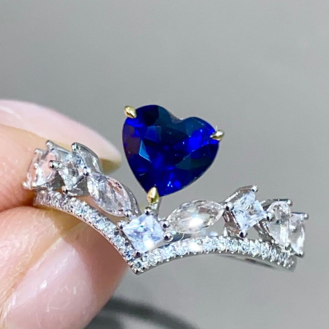 14k Gold 1 Ct Natural Sapphire & Sapphire & Diamond Ring: Ref:231188439 // gold content:14k gold // ring size:7. 25us // // main gemstone:sapphire // shape:heart // carat weight:1ct // color:blue // treatment:natural // // adjacent gemstone 2 : sapphire //