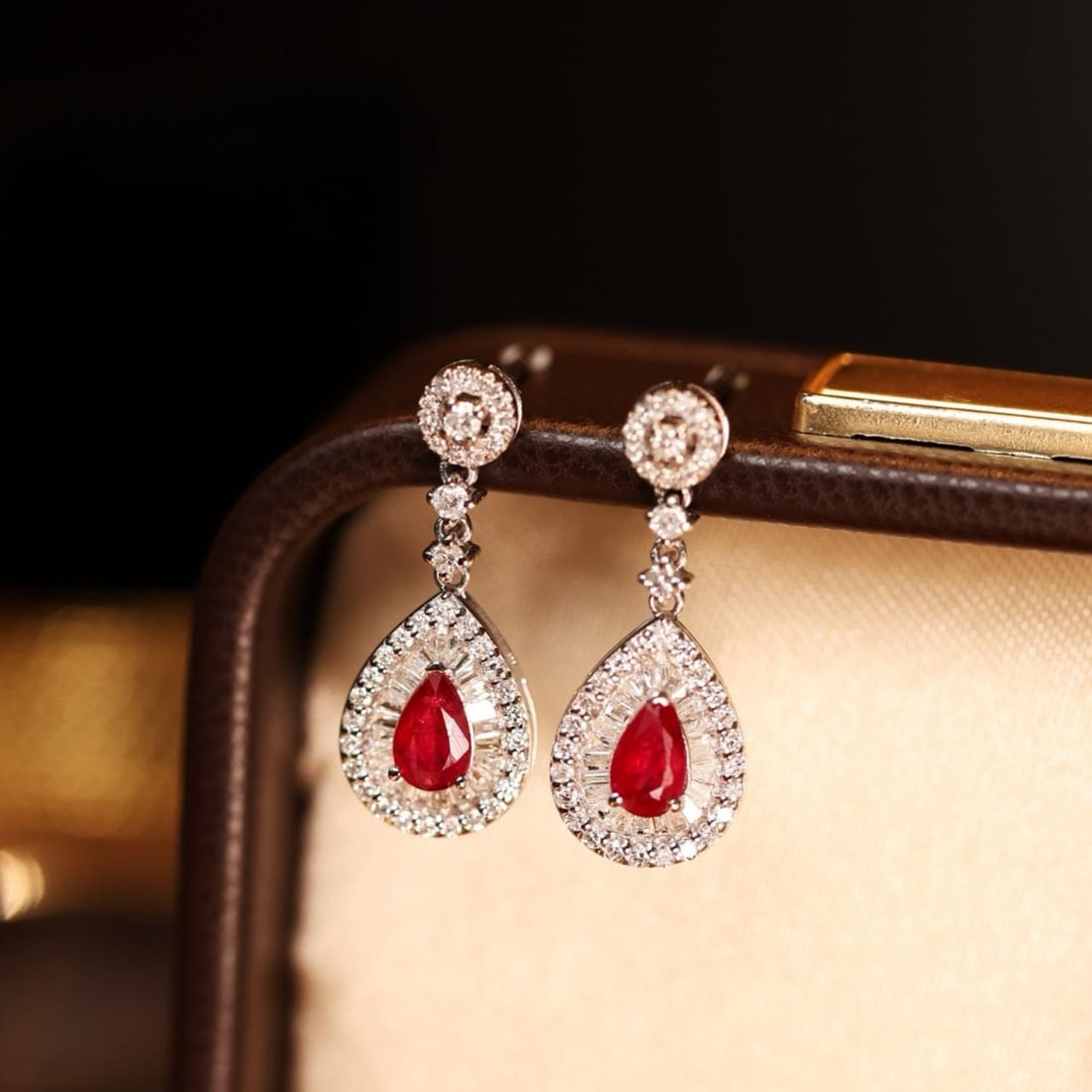 14k Gold 1.06 Ctw Natural Ruby & Diamond Earrings: Ref:231188442 // gold content:14k gold // main gemstone:ruby // shape:pear // carat weight:0. 5ct // color:red // treatment:natural // // adjacent gemstone 2 : diamond // shape:multiple // carat