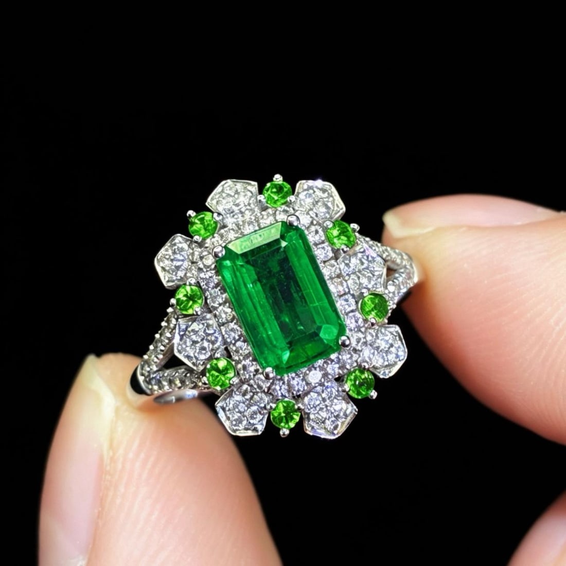 14k Gold 1.23 Ctw Natural Emerald & Diamond Ring: Ref:231189005 // gold content:14k gold // ring size:7. 25us // // main gemstone:emerald // shape:octagonal // carat weight:0. 87ct // color:green // treatment:natural // // adjacent gemstone 2 :