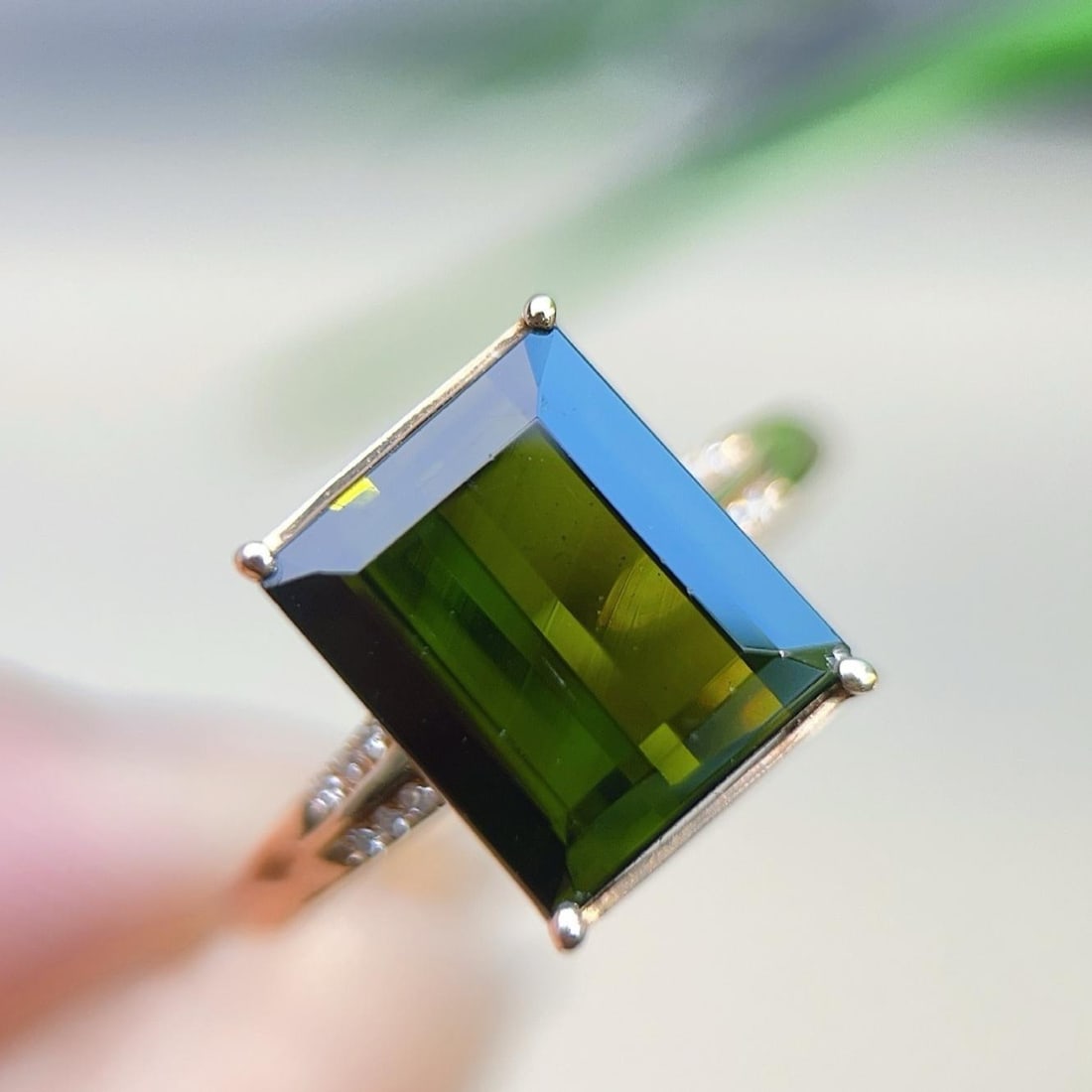 14k Gold 4.30 Ctw Natural Tourmaline & Diamond Ring: Ref:231189020 // gold content:14k gold // ring size:7. 25us // // main gemstone:tourmaline // shape:octagonal // carat weight:4. 25ct // color:green // treatment:natural // // adjacent gemstone 2 :