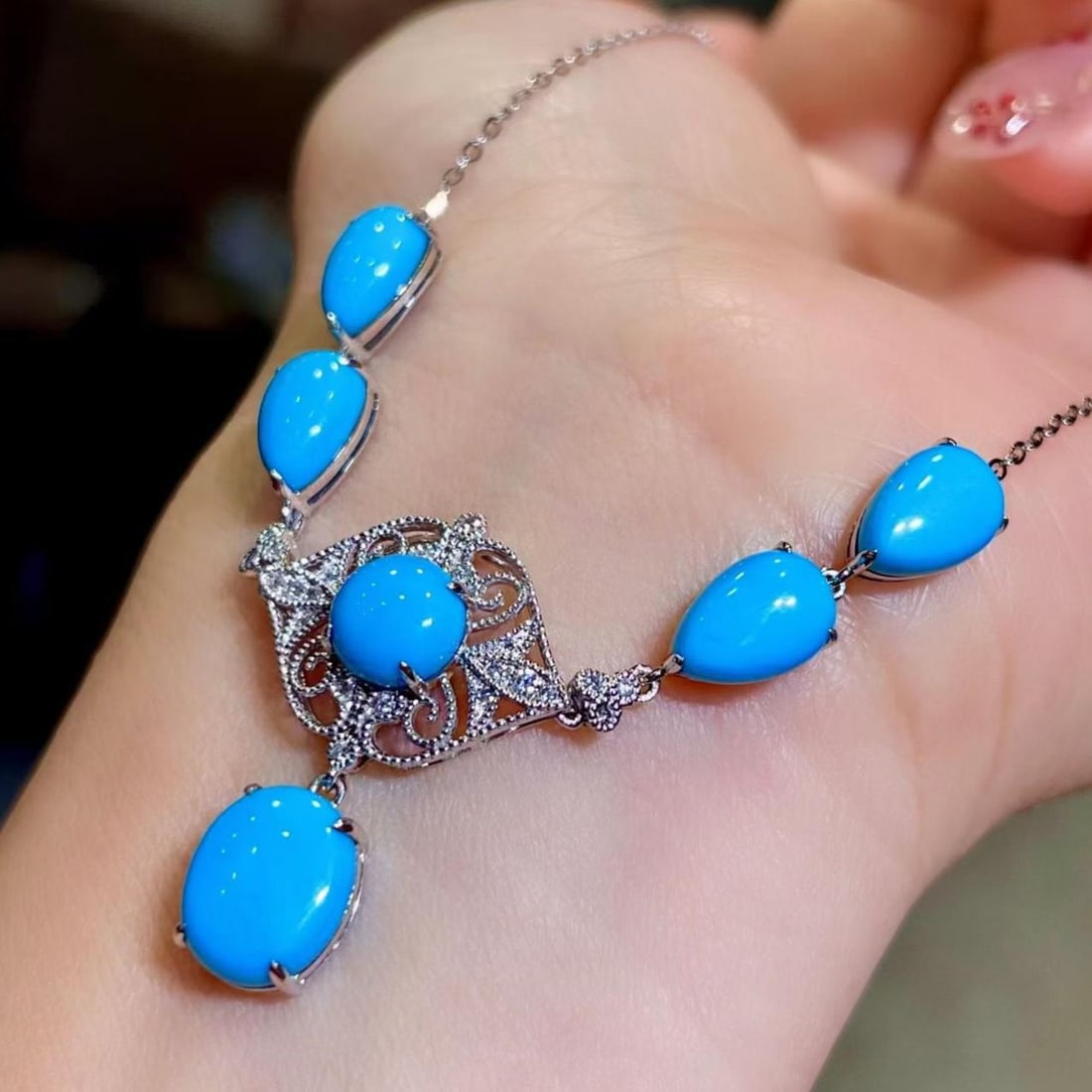 14k Gold 8.87 Ctw Natural Blue Turquoise & Diamond Necklace: Ref:231189021 // gold content:14k gold // main gemstone:blue turquoise // shape:multiple // carat weight:8. 76ct // color:blue // treatment:natural // // adjacent gemstone 2 : diamond // shape:round