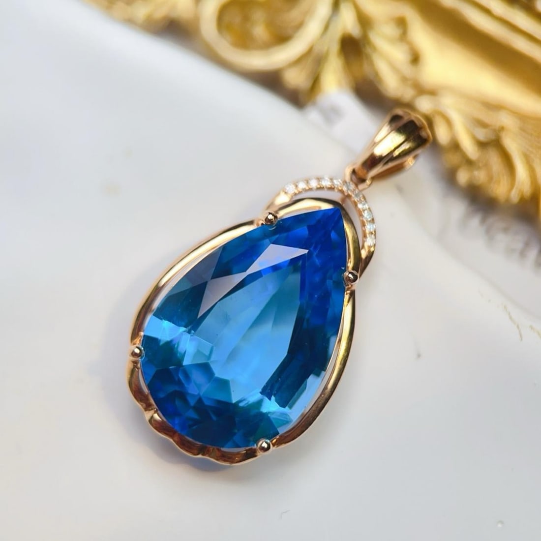14k Gold 15.88 Ctw Natural Topaz & Diamond Pendant( Without Chain ): Ref:231189055 // gold content:14k gold // main gemstone:topaz // shape:pear // carat weight:15. 85ct // color:blue // treatment:natural // // adjacent gemstone 2 : diamond // number of stones:11 // sh