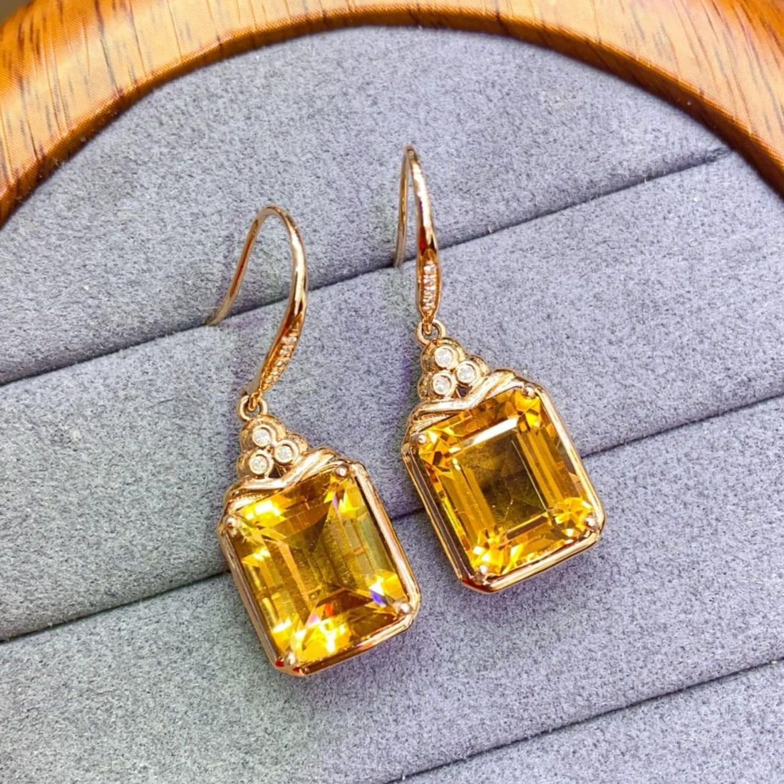 14k Gold 9.2 Ct Natural Citrine & Diamond Earrings: Ref:231189073 // gold content:14k gold // main gemstone:citrine // shape:octagonal // carat weight:9. 2ct // color:yellow // treatment:natural // // adjacent gemstone 2 : diamond // number of stones:1