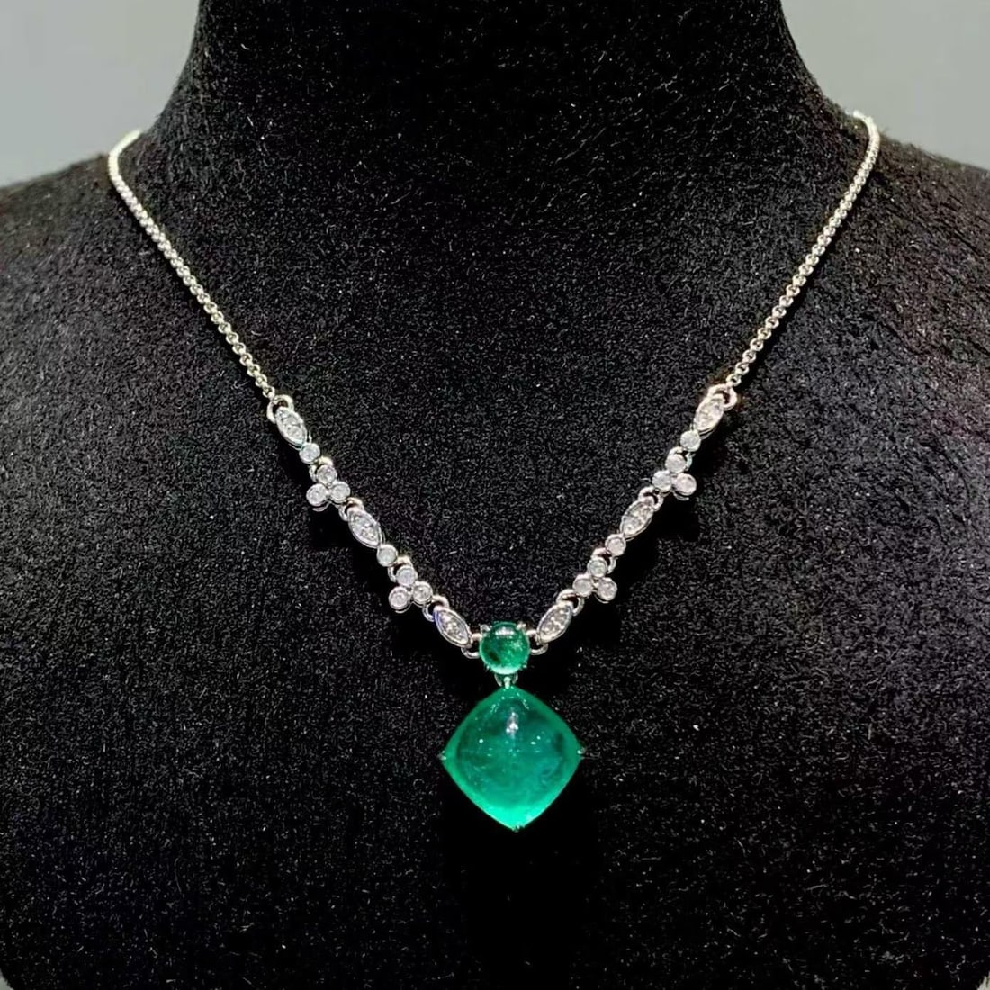 14k Gold 4.05 Ct Natural Emerald & Diamond Necklace - 2