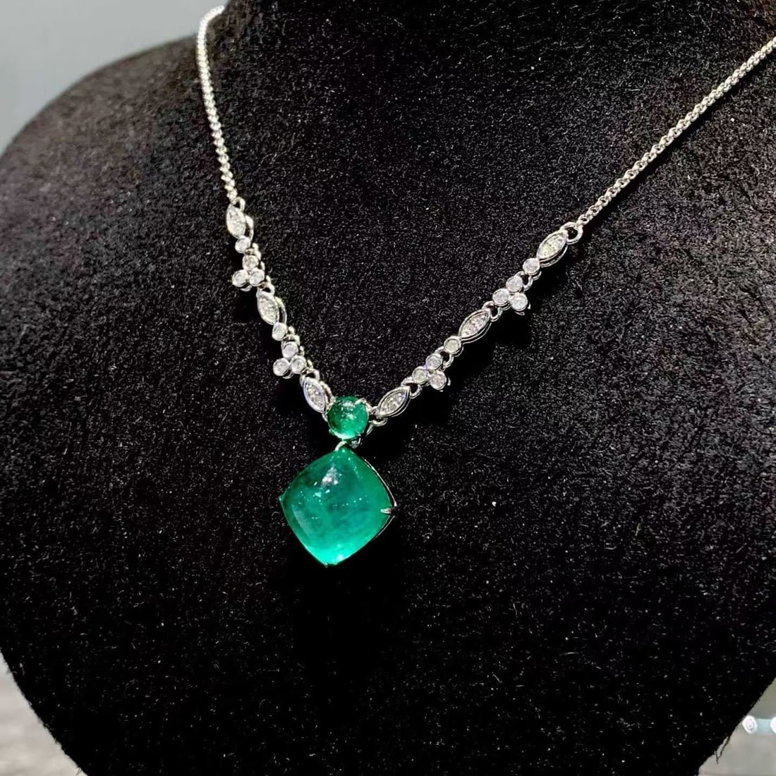 14k Gold 4.05 Ct Natural Emerald & Diamond Necklace - 3