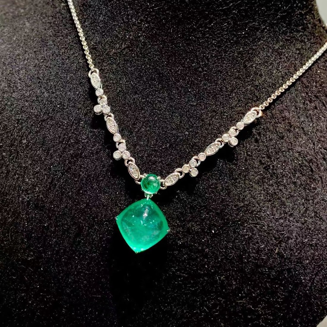 14k Gold 4.05 Ct Natural Emerald & Diamond Necklace - 4