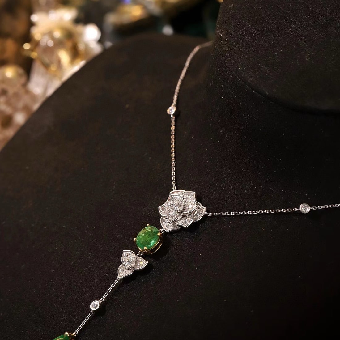 14k Gold 2.55 Ctw Natural Emerald & Diamond & Flowers Necklace - 2