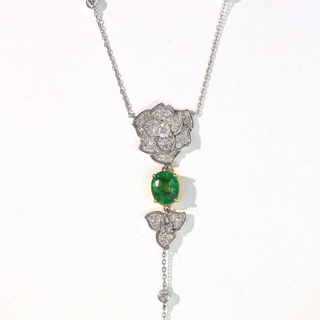 14k Gold 2.55 Ctw Natural Emerald & Diamond & Flowers Necklace - 4