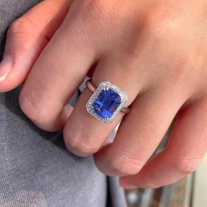 14k Gold 4.56 Ctw Natural Tanzanite & Diamond Ring - 4