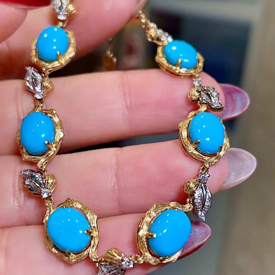 14k Gold 10.64 Ctw Natural Blue Turquoise & Diamond Bracelet: Ref:231189121 // gold content:14k gold // main gemstone:blue turquoise // shape:oval // carat weight:10. 39ct // color:blue // treatment:natural // // adjacent gemstone 2 : diamond // shape:round // c