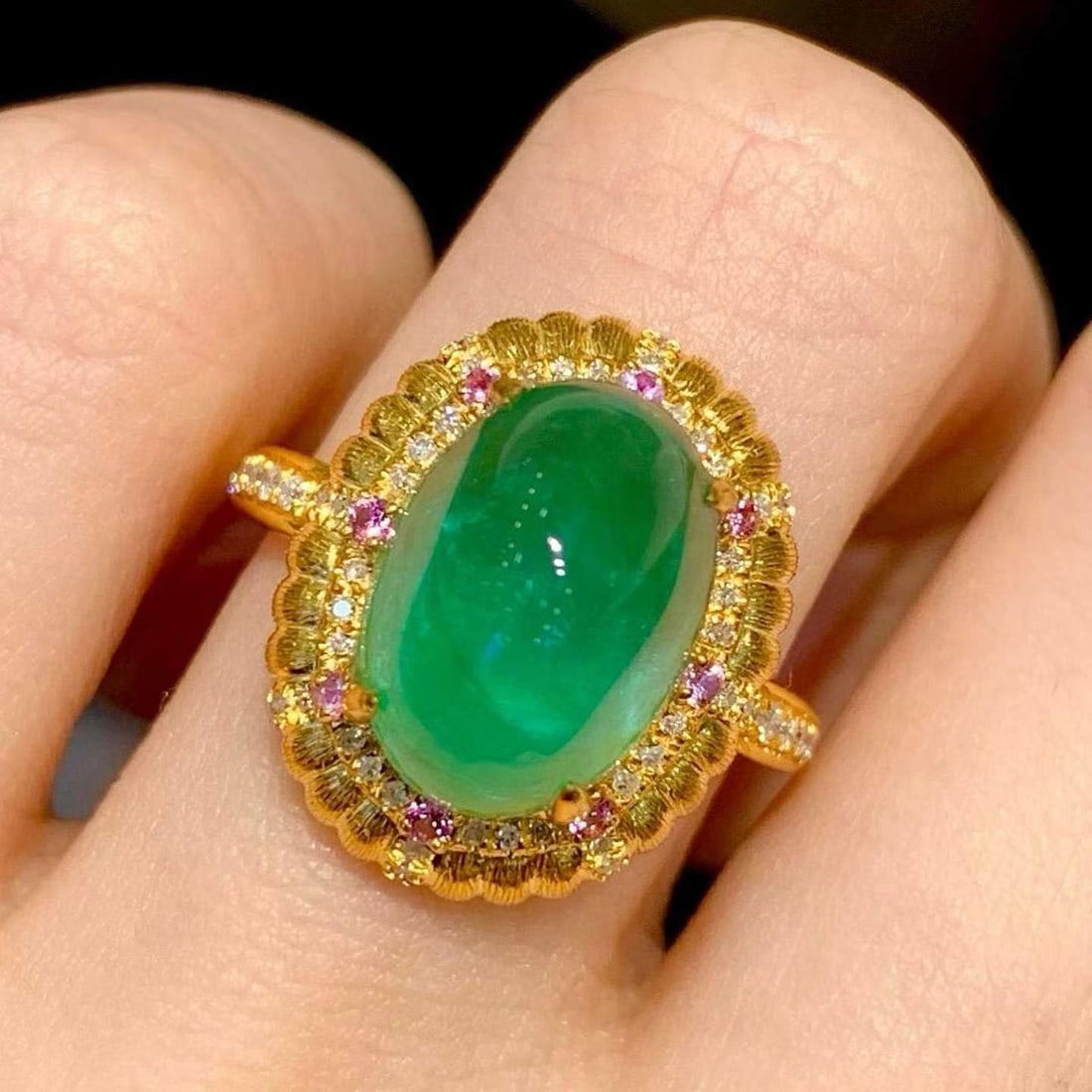 14k Gold 5.88 Ct Natural Emerald & Diamond Ring: Ref:231189131 // gold content:14k gold // ring size:7. 25us // // main gemstone:emerald // shape:oval // carat weight:5. 88ct // color:green // treatment:natural // // adjacent gemstone 2 : diamond