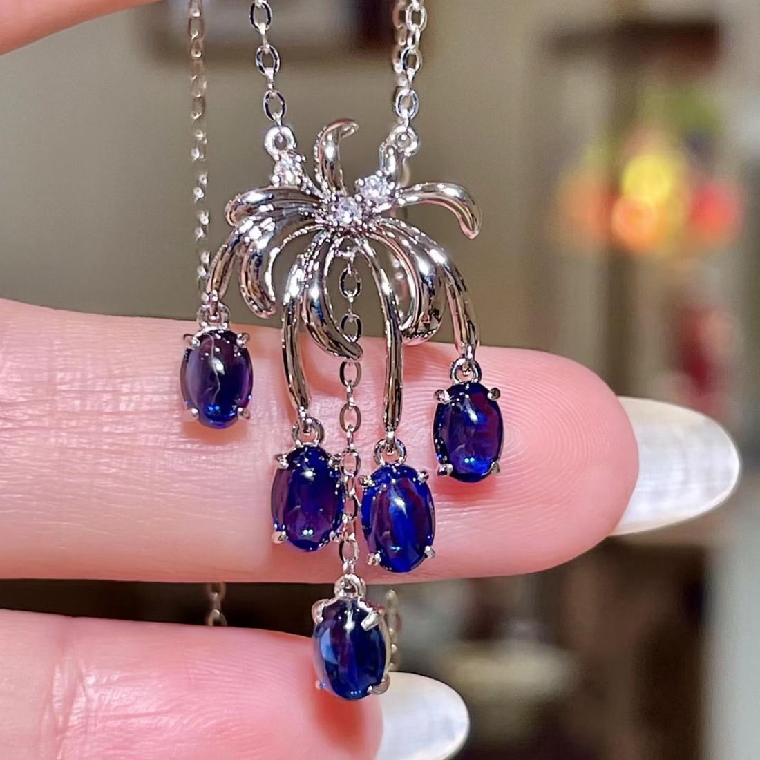 14k Gold 2.58 Ct Natural Sapphire & Diamond Necklace: Ref:231189132 // gold content:14k gold // main gemstone:sapphire // shape:oval // carat weight:2. 58ct // color:blue // treatment:natural // // adjacent gemstone 2 : diamond // shape:round // clarity