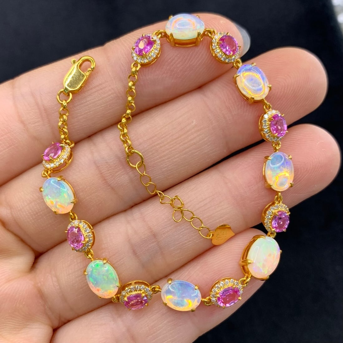 14k Gold 3.49 Ctw Natural Opal & Diamond Bracelet: Ref:231189141 // gold content:14k gold // main gemstone:opal // shape:oval // carat weight:3. 11ct // color:white // treatment:natural // // adjacent gemstone 2 : diamond // number of stones:128 //