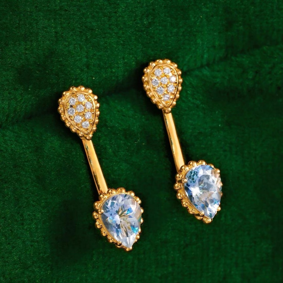 14k Gold 2 Ct Natural Aquamarine & Diamond Earrings: Ref:231189144 // gold content:14k gold // main gemstone:aquamarine // shape:pear // carat weight:2ct // color:blue // treatment:natural // // adjacent gemstone 2 : diamond // shape:round // clarity gr