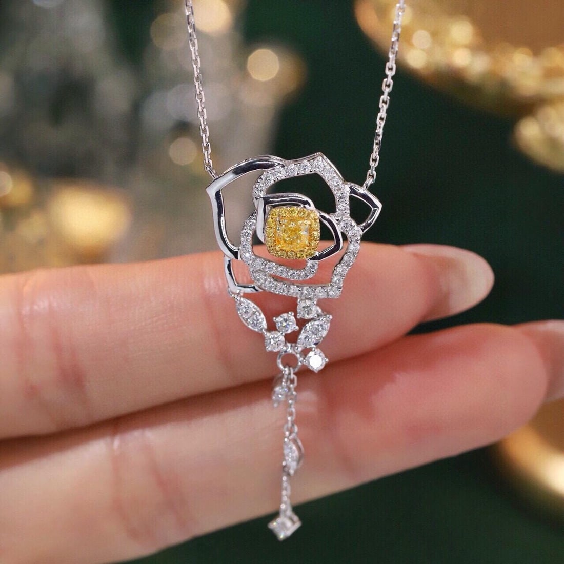 14k Gold 1.00 Ctw Natural Yellow Diamond & Diamond & Flowers Necklace: Ref:231189147 // gold content:14k gold // main gemstone:yellow diamond // shape:cushion // carat weight:0. 35ct // color:yellow // treatment:natural // // adjacent gemstone 2 : diamond // shape:round