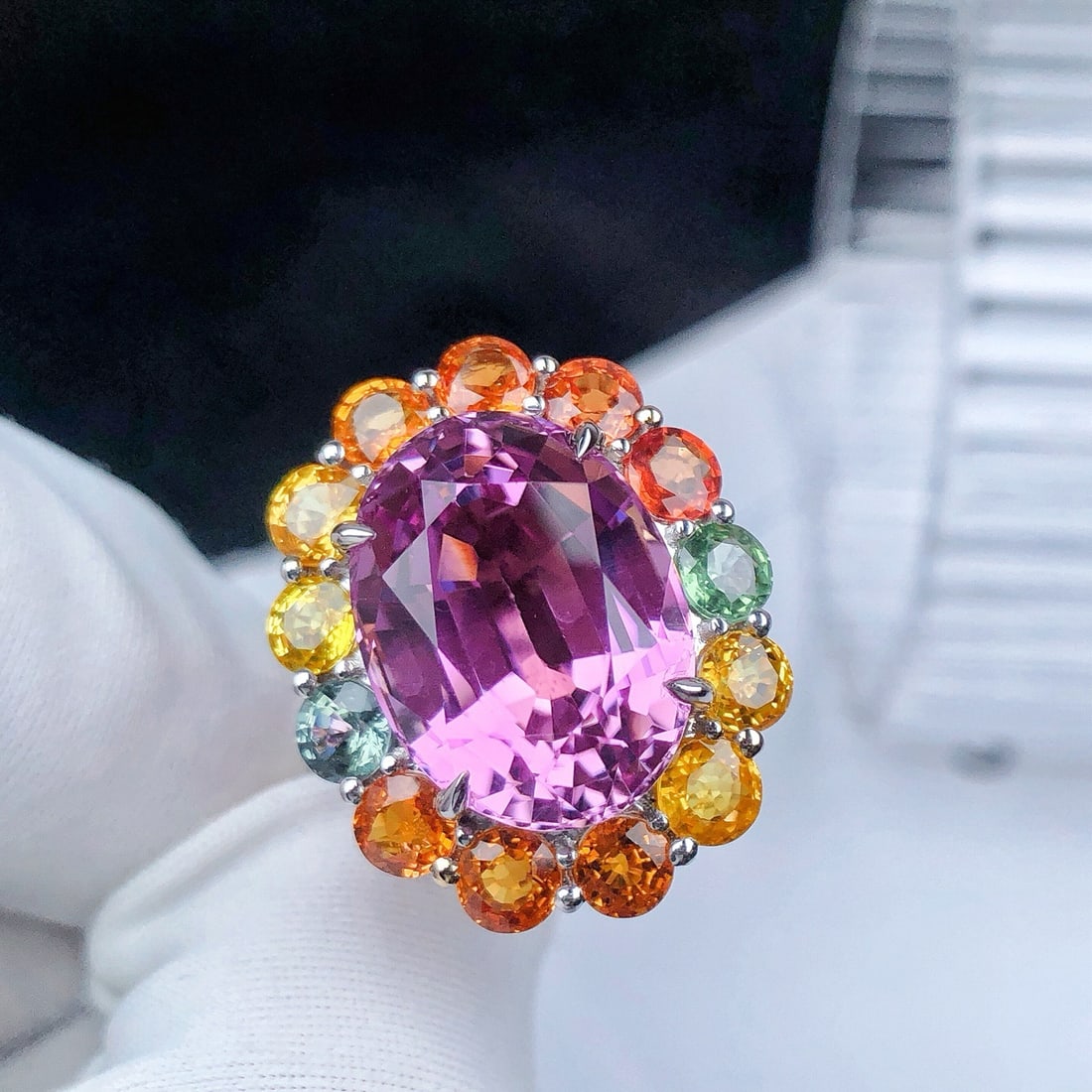 14k Gold 17.46 Ctw Natural Kunzite & Sapphire Ring: Ref:231189158 // gold content:14k gold // ring size:7. 25us // // main gemstone:kunzite // shape:oval // carat weight:13. 09ct // color:pinkish purple // treatment:natural // // adjacent gemstone 2 : 