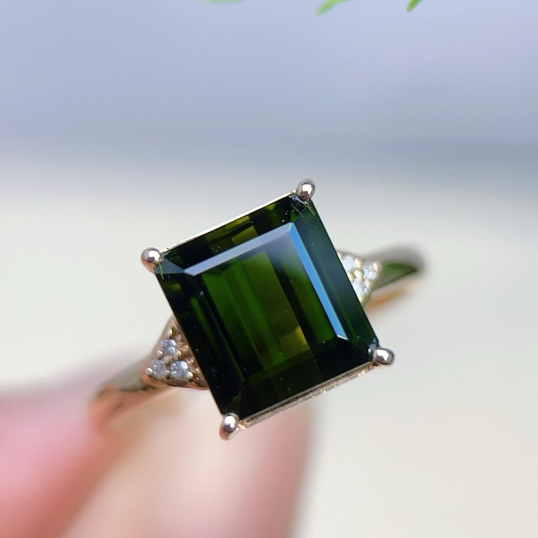 14k Gold 4.08 Ctw Natural Tourmaline & Diamond Ring: Ref:231189159 // gold content:14k gold // ring size:7. 25us // // main gemstone:tourmaline // shape:octagonal // carat weight:4. 05ct // color:green // treatment:natural // // adjacent gemstone 2 :