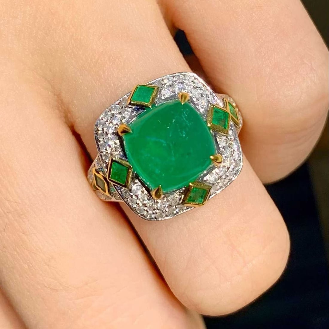 14k Gold 4.2 Ct Natural Emerald & Diamond Ring - 2