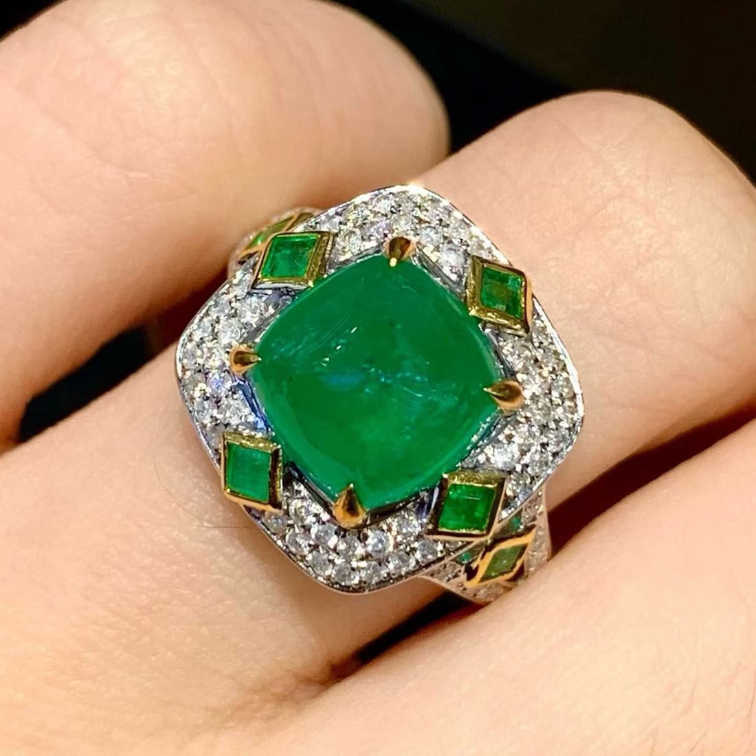 14k Gold 4.2 Ct Natural Emerald & Diamond Ring - 4