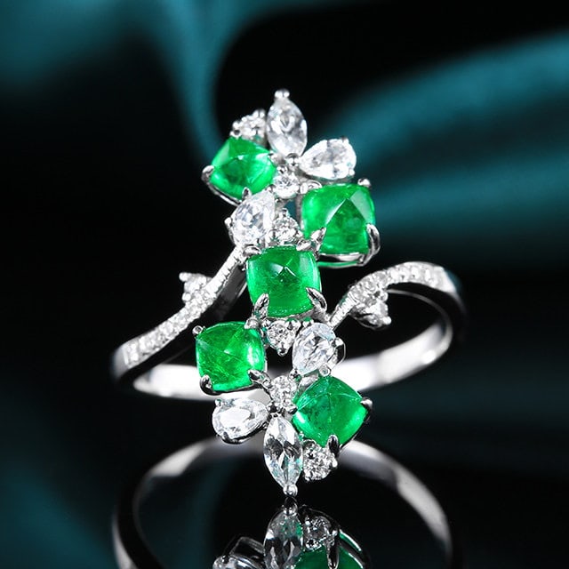 14k Gold 1.53 Ctw Natural Emerald & Diamond Ring: Ref:231189185 // gold content:14k gold // ring size:7. 25us // // main gemstone:emerald // shape:sugar-loaf // carat weight:1. 4ct // color:green // treatment:natural // // adjacent gemstone 2 :