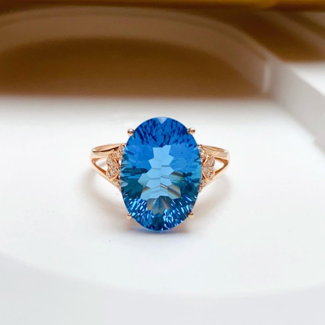 14k Gold 6.80 Ct Natural Topaz & Diamond Ring: Ref:231189201 // gold content:14k gold // ring size:7. 25us // // main gemstone:topaz // shape:oval // carat weight:6. 80ct // color:blue // treatment:natural // // adjacent gemstone 2 : diamond // nu
