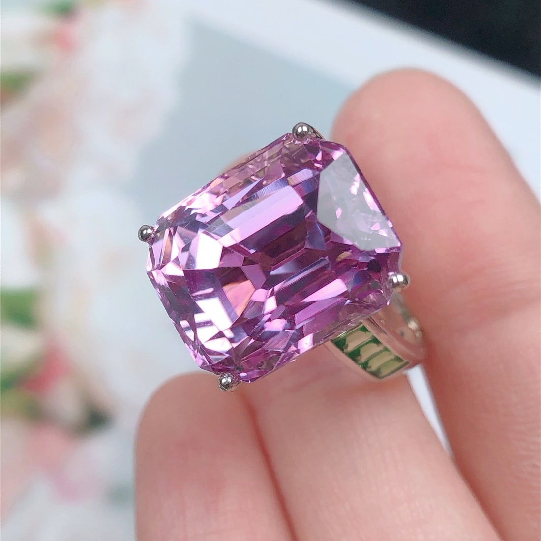 14k Gold 20.18 Ctw Natural Kunzite & Tsavorite Ring - 4