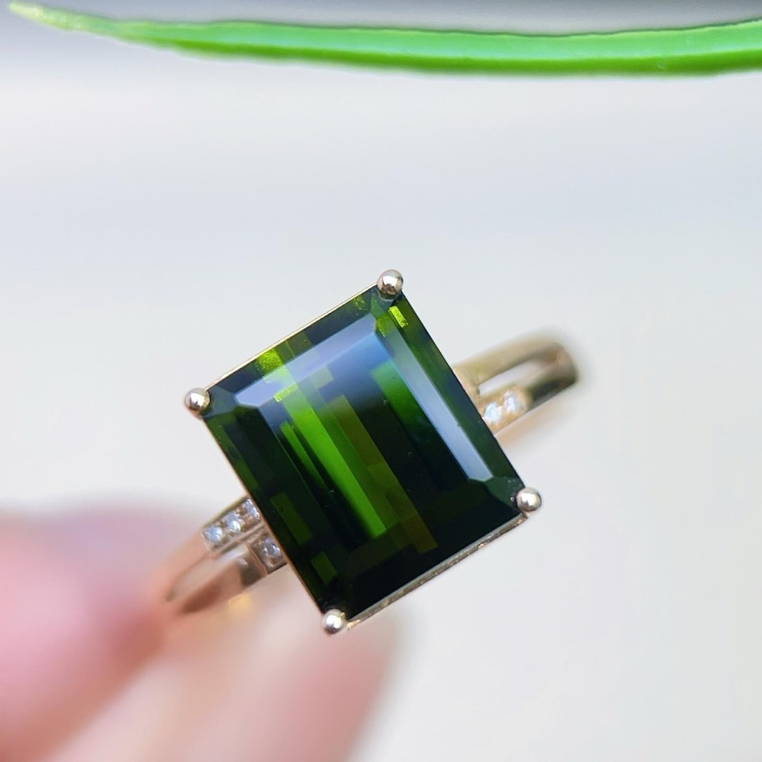14k Gold 4.47 Ctw Natural Tourmaline & Diamond Ring: Ref:231189211 // gold content:14k gold // ring size:7. 25us // // main gemstone:tourmaline // shape:octagonal // carat weight:4. 45ct // color:green // treatment:natural // // adjacent gemstone 2 :