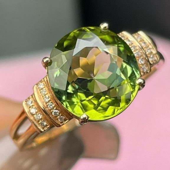 14k Gold 3 Ct Natural Tourmaline & Diamond Ring: Ref:231189217 // gold content:14k gold // ring size:7. 25us // // main gemstone:tourmaline // shape:oval // carat weight:3ct // color:green // treatment:natural // // adjacent gemstone 2 : diamond //