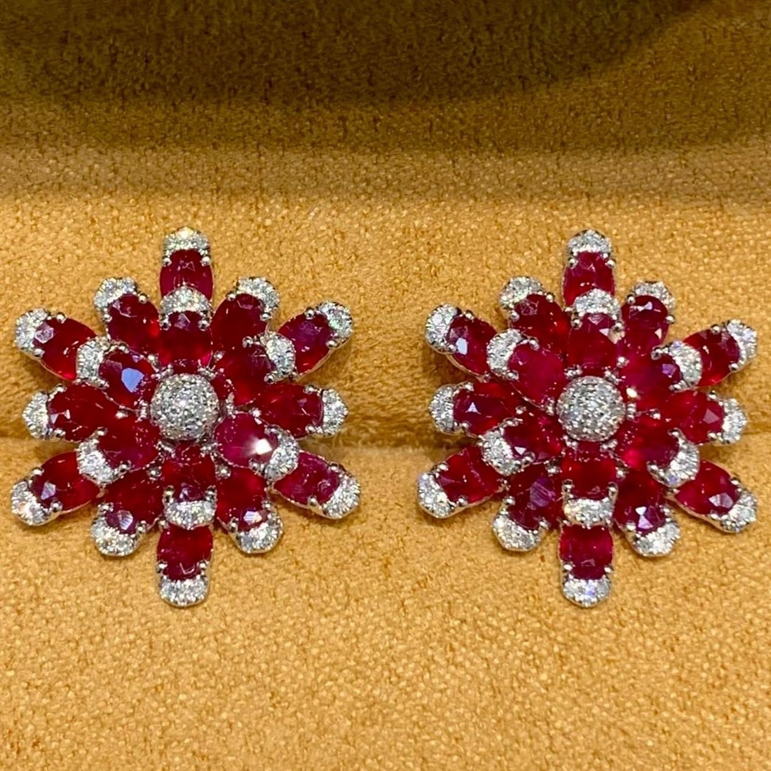 14k Gold 5.5 Ct Natural Ruby & Diamond Earrings: Ref:231189229 // gold content:14k gold // main gemstone:ruby // shape:oval // carat weight:5. 5ct // color:red // treatment:natural // // adjacent gemstone 2 : diamond // shape:round // clarity