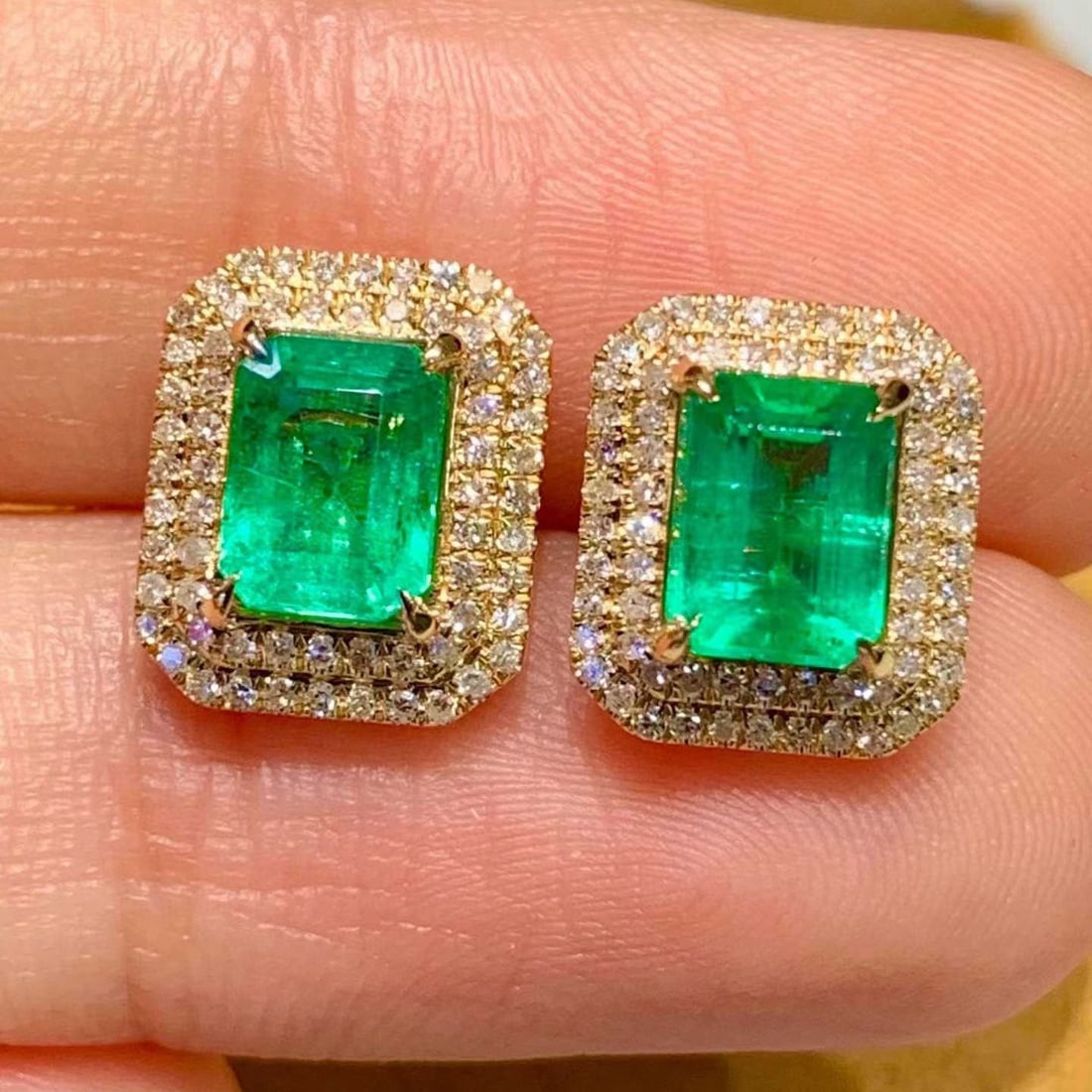 14k Gold 1.6 Ct Natural Emerald & Diamond Earrings - 2