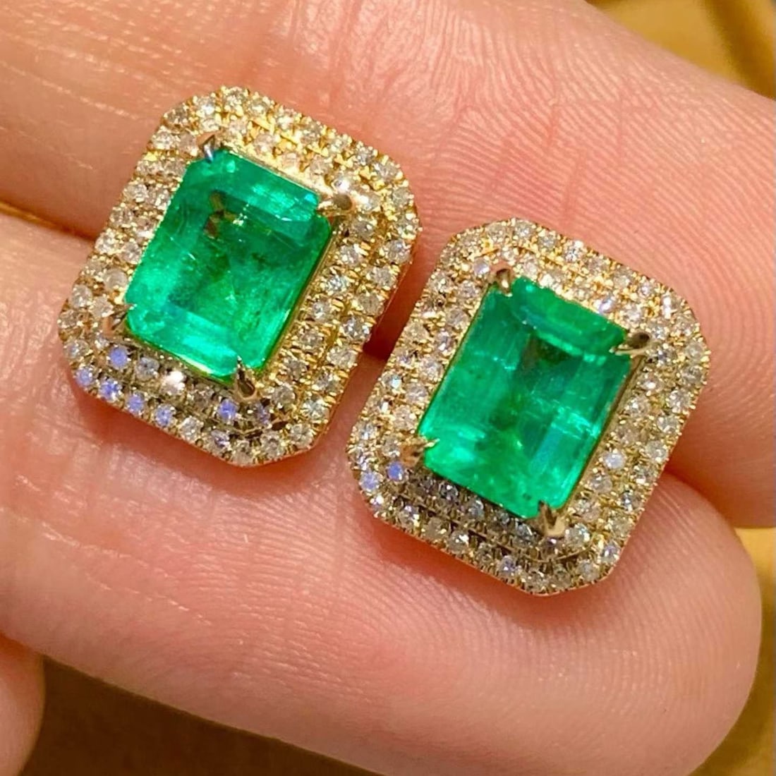 14k Gold 1.6 Ct Natural Emerald & Diamond Earrings - 3
