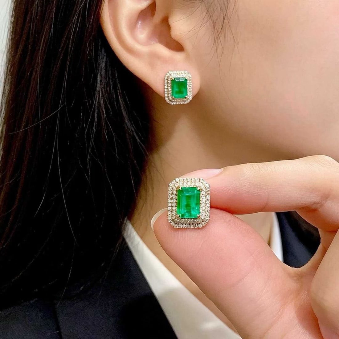 14k Gold 1.6 Ct Natural Emerald & Diamond Earrings - 4