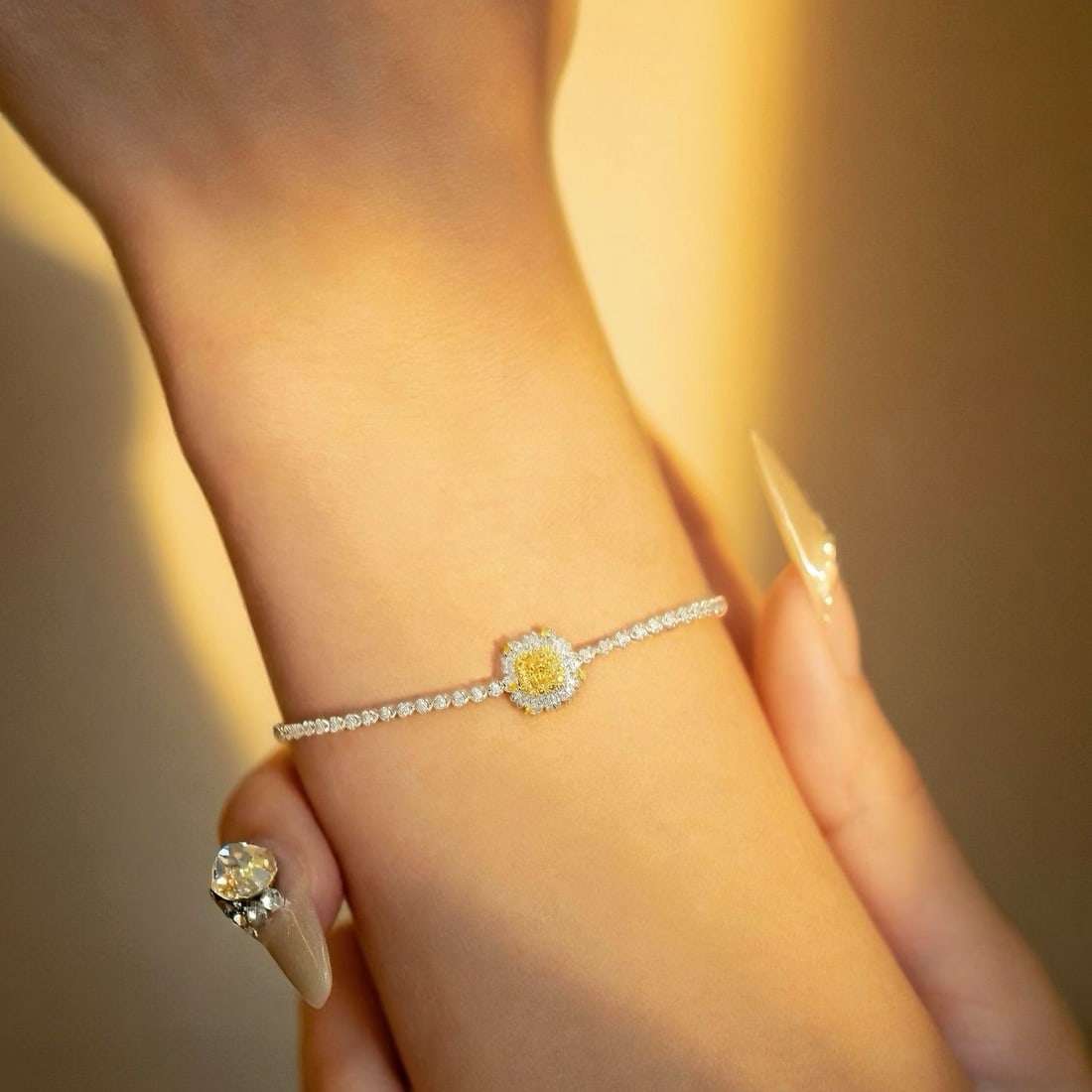 14k Gold 0.58 Ct Natural Color Diamond Bracelet - 4