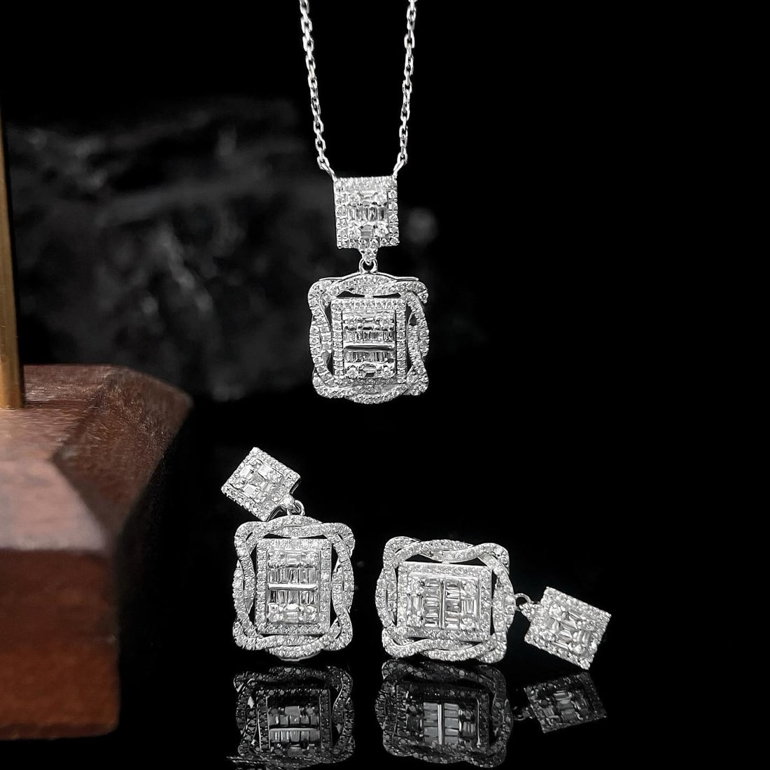 14k Gold 1.95 Ctw Natural H Diamond Jewelry Set: Ref:231189249 // gold content:14k gold // necklace // main gemstone:diamond // shape:multiple // carat weight:0. 65ct // clarity grade:vs-si // color:h // treatment:natural // // earrings // main