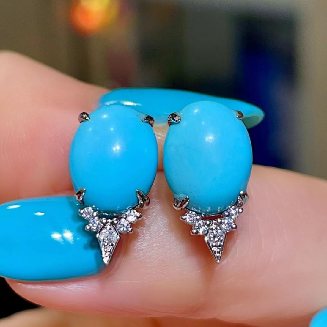 14k Gold 4.59 Ctw Natural Blue Turquoise & Diamond Earrings: Ref:231189260 // gold content:14k gold // main gemstone:blue turquoise // shape:oval // carat weight:4. 5ct // color:blue // treatment:natural // // adjacent gemstone 2 : diamond // shape:round // car