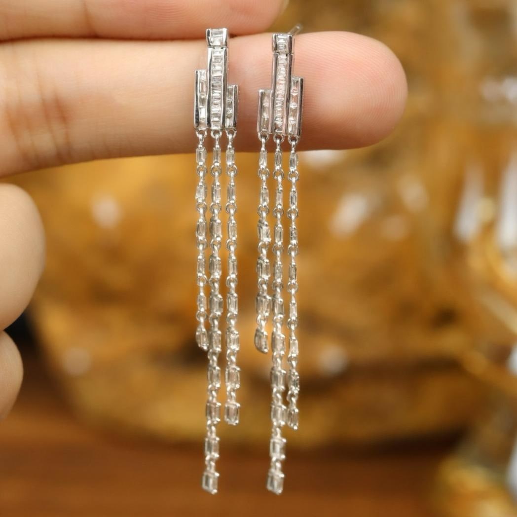 14k Gold 0.50 Ct Natural H Diamond Earrings: Ref:231190009 // gold content:14k gold // main gemstone:diamond // shape:baguette // carat weight:0. 50ct // clarity grade:vs-si // color:h // treatment:natural // Condition: New Low Estimate: 1800.00