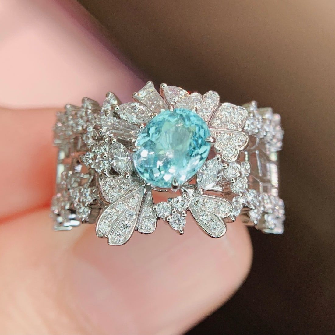 14k Gold 1.72 Ctw Natural Paraiba Tourmaline & Diamond Ring: Ref:231190016 // gold content:14k gold // ring size:7. 25us // // main gemstone:paraiba tourmaline // shape:oval // carat weight:1. 01ct // color:blue // treatment:natural // // adjacent gemstone 2 :